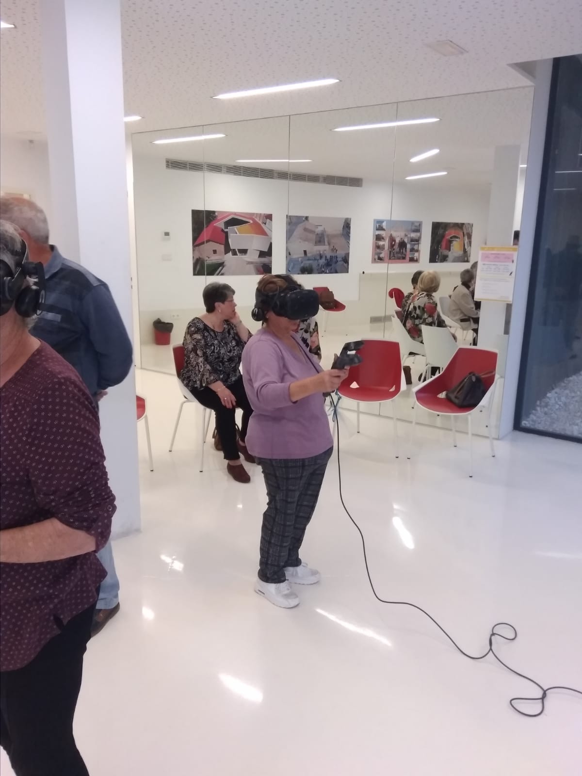 Taller de tecnología para personas mayores Robotikids