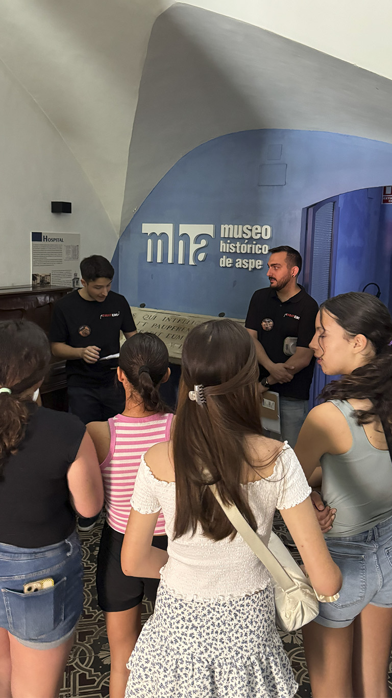 EscapeKids: La Historia Robada en el Museo de Aspe - Explicación inicial del misterio