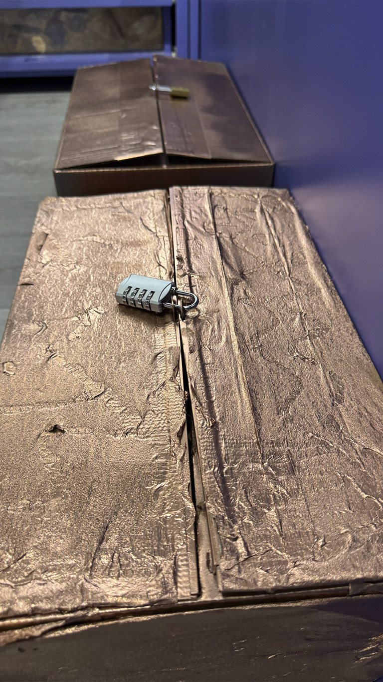 EscapeKids: La Historia Robada en el Museo de Aspe - Detalle de pista en elemento histórico