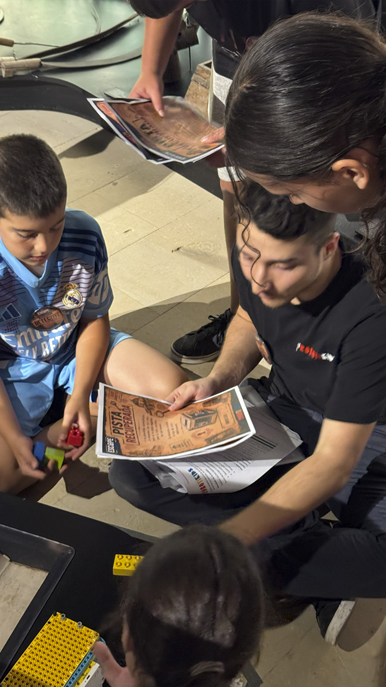 EscapeKids: La Historia Robada en el Museo de Aspe - Trabajo en equipo para resolver el misterio