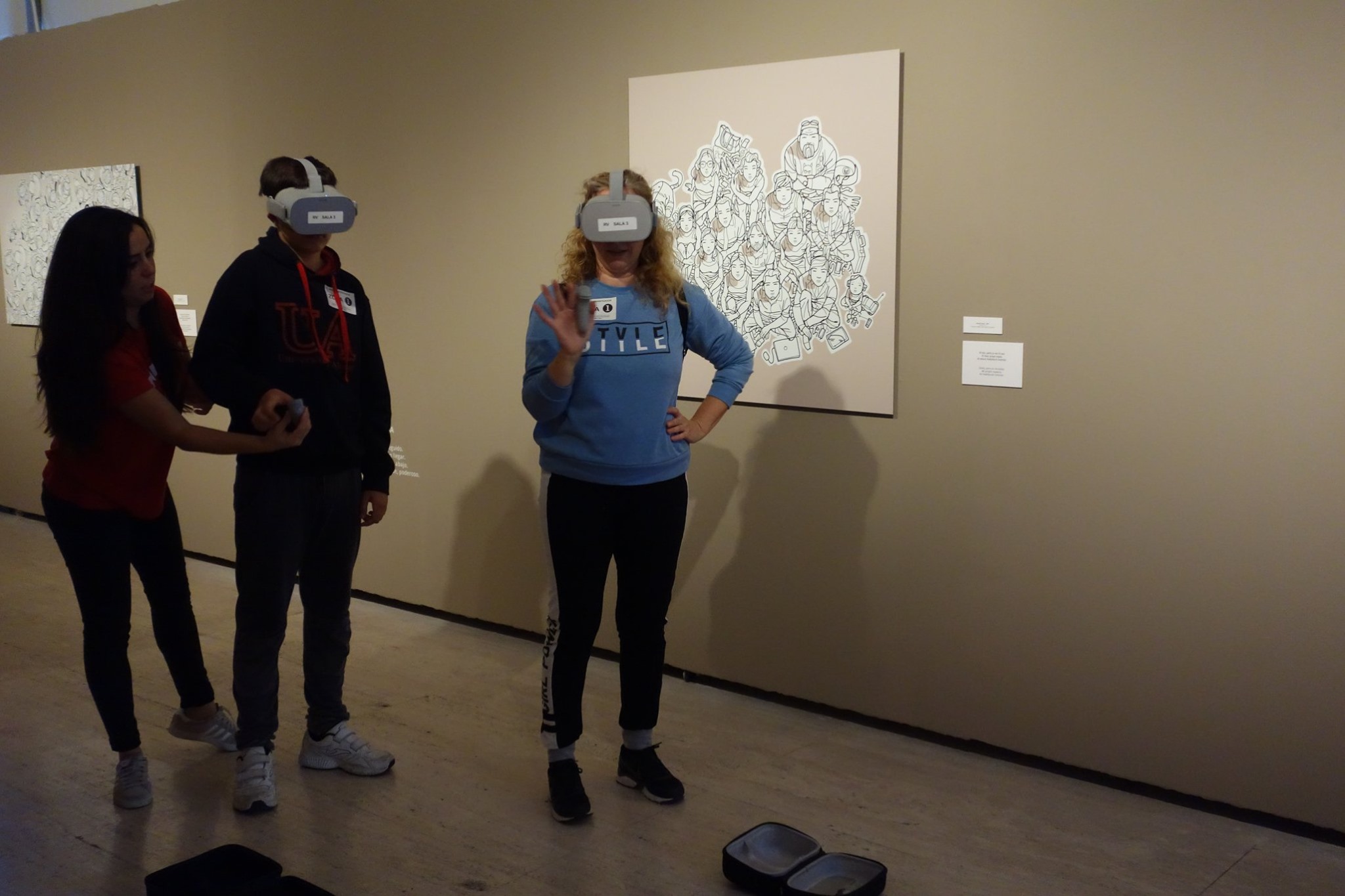 EscapeKids: La Obra Robada en el MUA (Museo de la Universidad de Alicante) - Participantes con gafas de Realidad Virtual