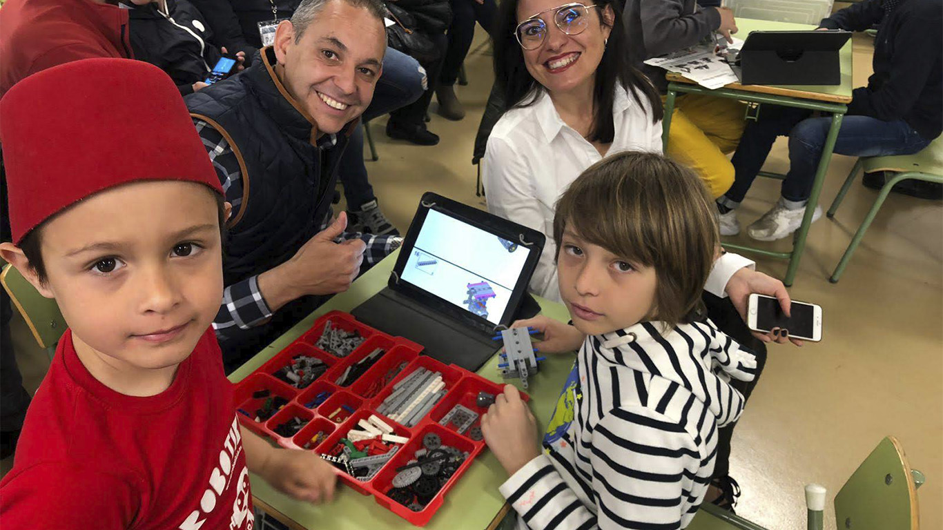 Competiciones y jincana de robots festivos