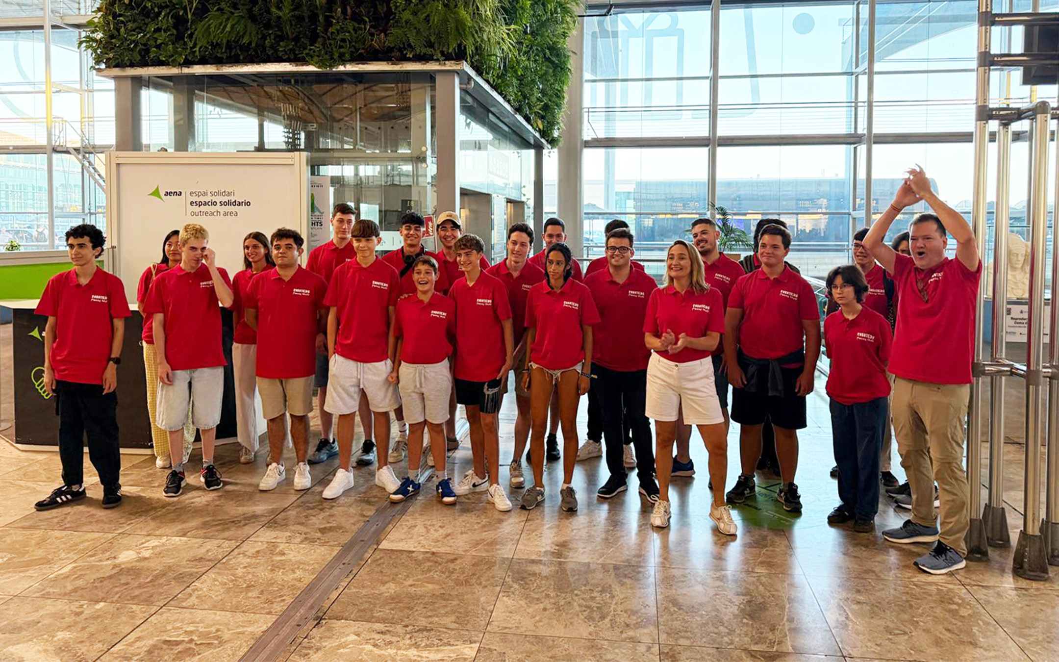 Estudiantes en el campamento internacional Muevetech